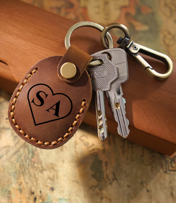 Designed for durability and style, our Personalized Leather AirTag Holder features premium cowhide leather, expert hand-stitching, and a sturdy keyring. Perfect for gifting! #HandmadeLuxury #AirTagCover #GenuineLeatherGoods #PersonalizedEssentials #KeychainAddict #LeatherCraft #ProtectYourTech #GiftForHim