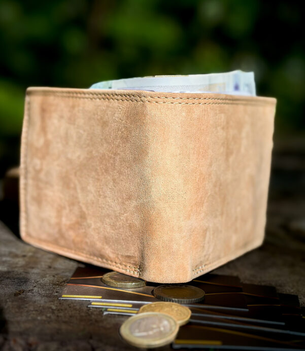 This isn’t just a wallet—it’s a statement. Personalized camel leather, RFID-blocking tech, and a hidden AirTag slot make it a must-have for modern men. #RFIDWalletWithAirTag #MensLeatherStyle #GiftForTheModernMan #PersonalizedEssentials #CamelWalletLook #HandmadeLuxuryGifts #TrackableWallet