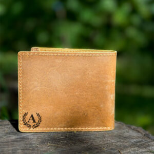 This vintage Italian leather wallet is handcrafted from full-grain hide and personalized with care. A classic bifold design made to last—ideal for birthdays, anniversaries, or wedding gifts. #FullGrainLeather #PersonalizedWallet #GiftForMen #HusbandGiftIdeas #VintageStyle #BifoldDesign #HandcraftedLeather #GeldbeutelLiebhaber #LuxuryEssentials