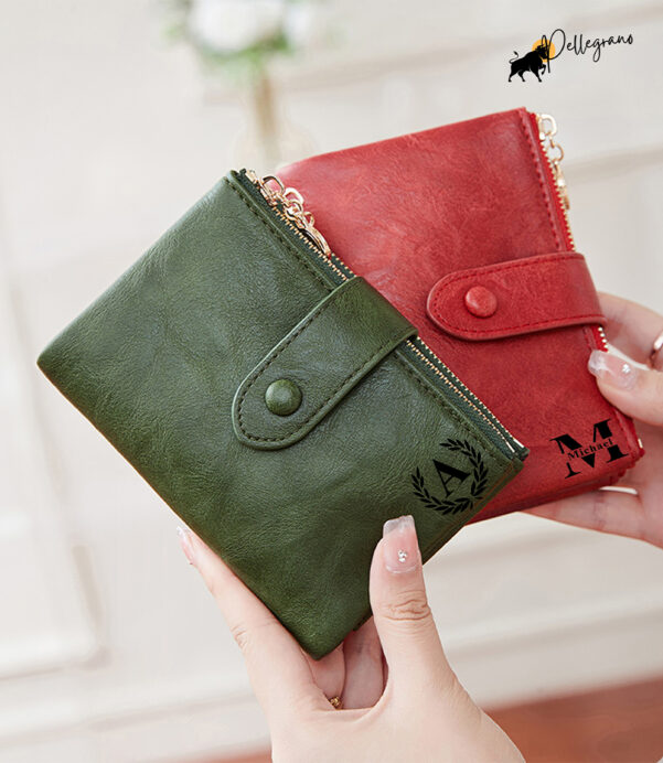 Organization meets sophistication with the Elegant Faux Leather Women’s Trifold Wallet. Featuring a double zipper coin purse and multi-functional compartments, it’s a cute gift she’ll love! #WomensWalletGoals #GiftIdeas2025 #FauxLeatherTrend #FashionForward #TrifoldWallet #ChicAccessories #MomGiftIdeas #TrendingNow