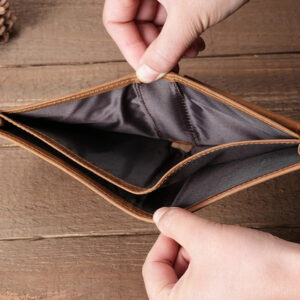 Full grain Crazy Horse leather, RFID protection, and a personalized touch make this wallet the ultimate Christmas gift. Includes a coin pouch and card holder for maximum convenience. #EcoChic #FullGrainWallet #RFIDSafeWallet #MensAccessories2025 #GiftForHim #PersonalizedEssentials #LuxuryGifting #CrazyHorseLeather