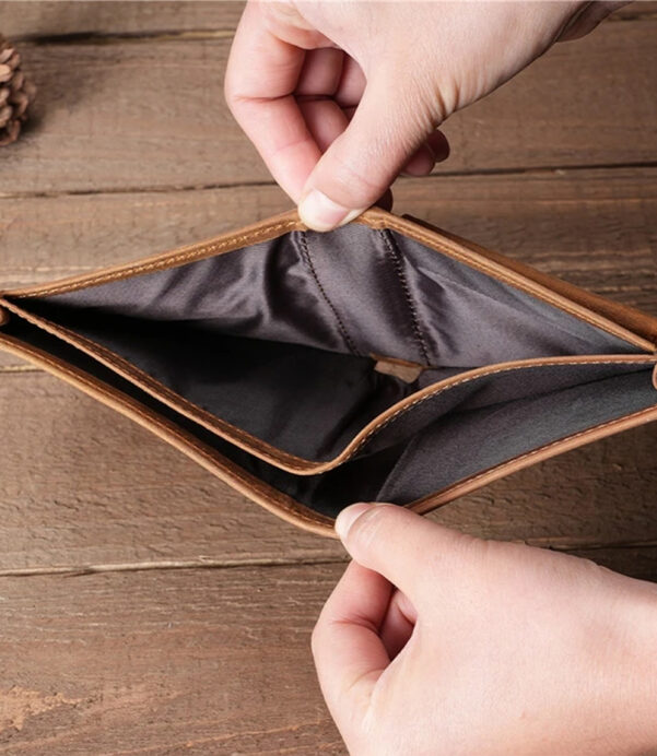 Full grain Crazy Horse leather, RFID protection, and a personalized touch make this wallet the ultimate Christmas gift. Includes a coin pouch and card holder for maximum convenience. #EcoChic #FullGrainWallet #RFIDSafeWallet #MensAccessories2025 #GiftForHim #PersonalizedEssentials #LuxuryGifting #CrazyHorseLeather