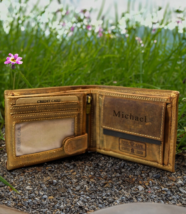 Stylish meets practical. Our handcrafted leather wallet for men features RFID protection and a personal engraving touch. Made from real horse leather – ideal for Father’s Day, birthdays, and anniversaries. #GiftsForHim #HandmadeLeather #RFIDsecure #MensAccessories2025 #CustomGiftIdeas #HorseLeatherCraft #FatherGiftIdea #LeatherLovers #PersonalTouch #MensWalletTrends