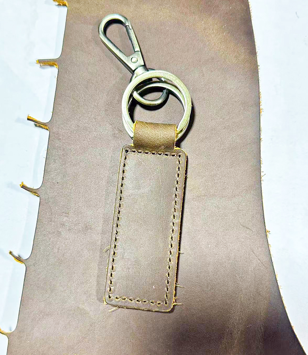 Our Personalized Crazy Horse Leather Keychain brings rugged charm and custom engraving together. Handmade with premium cowhide, it's a stylish, durable gift for any special moment. #RusticStyle #CustomGift #LeatherLove #KeychainGoals #CrazyHorseCraft #GiftForHimAndHer #HandcraftedGifts #EngravedKeychain