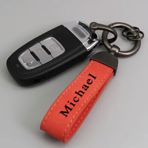 Whether it's for your keys or a loved one’s, this handmade leather keychain is a sleek, personal gift. Custom engraved with a name or date. Ideal for birthdays, graduations, or just because. #CustomGifts2025 #LeatherLove #GiftForHim #GiftForHer #NameKeychain #MinimalistLeather #CoolKeyring #PersonalizedKeepsake #CarGifts #AccessoriesTrend