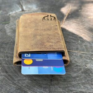Protect your cards and your style with this smart RFID leather wallet. Personalized with initials or a name, it's the perfect sleek gift for him or her. #SmartCarry #CustomLeatherWallet #GiftForHimHer #RFIDCardHolder #SlimDesign #MinimalistWallet #FashionWithFunction #TrendyGifts #EtsyStyle2025 #Portemonnaie