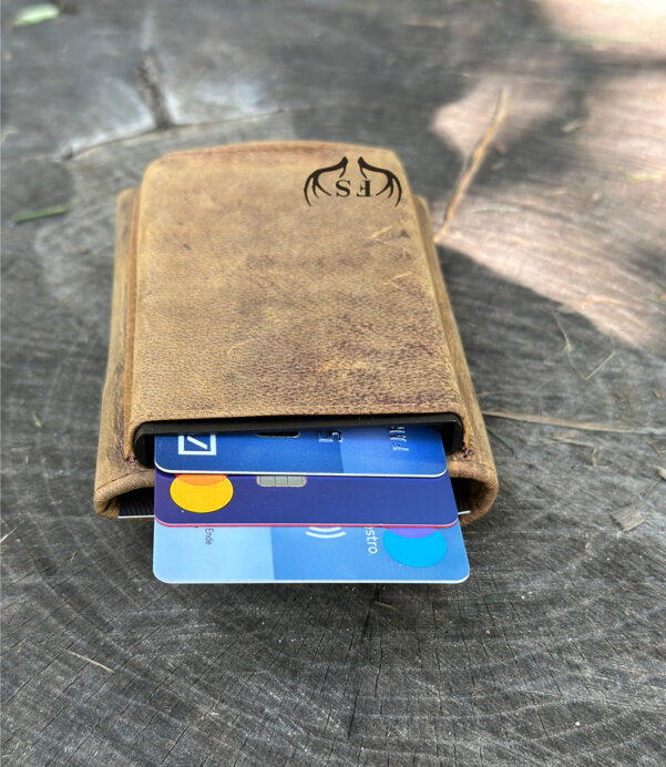 Protect your cards and your style with this smart RFID leather wallet. Personalized with initials or a name, it's the perfect sleek gift for him or her. #SmartCarry #CustomLeatherWallet #GiftForHimHer #RFIDCardHolder #SlimDesign #MinimalistWallet #FashionWithFunction #TrendyGifts #EtsyStyle2025 #Portemonnaie