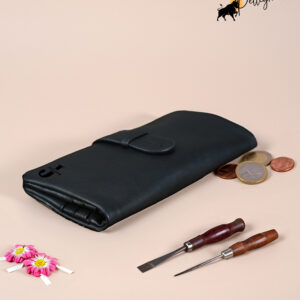 Stylish and functional, our long oil wax wallet in Oily Coffee or Oily Black is a thoughtful personalized gift for men and women. #PersonalizedPresent #LeatherLovers #BirthdayGiftIdea #TrendyGifts #EtsyShopper