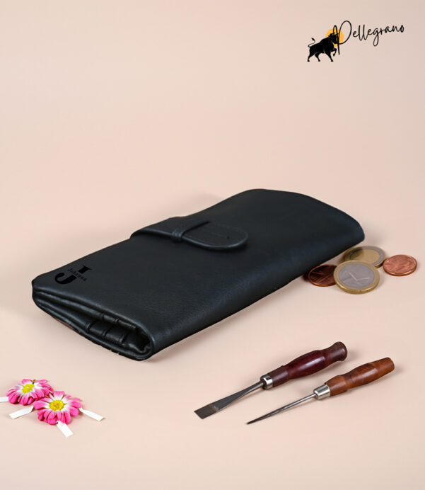 Stylish and functional, our long oil wax wallet in Oily Coffee or Oily Black is a thoughtful personalized gift for men and women. #PersonalizedPresent #LeatherLovers #BirthdayGiftIdea #TrendyGifts #EtsyShopper
