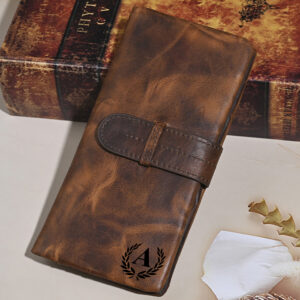 Discover timeless style with our Personalized Vintage Leather Long Wallet, crafted from British-style Crazy Horse Leather. Customizable with your name, this handmade masterpiece is perfect for him or her. Elevate your gift game with elegance and tradition. #LeatherWallet #PersonalizedGift #HandmadeWithLove #VintageStyle #GiftIdeas #MensFashion #WomensAccessories #CustomLeather