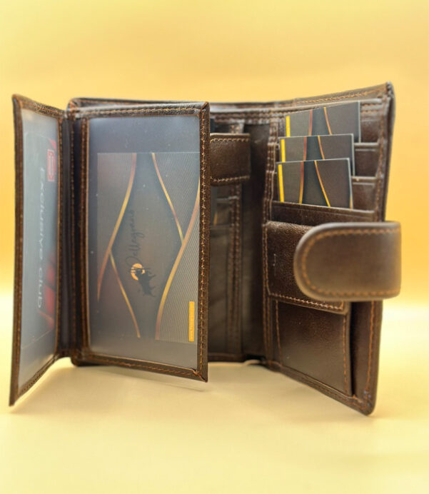 Celebrate style and safety with our Personalized Vintage Trifold Wallet. Designed for those who appreciate fine leather and secure RFID-blocking tech. A perfect birthday or anniversary gift for the one who deserves the best. #LeatherAddict #GiftHimSomethingSpecial #VintageWallet #RFIDShield #MensEssentials #WomensStyle #EverydayCarry2025