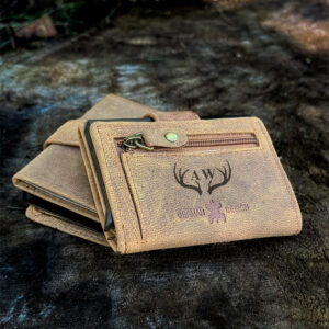 Sleek, smart, and secure – this personalized leather wallet has it all. With RFID blocking, card slots, and a coin pocket, it’s the perfect all-in-one gift for Dad or any modern man. #PersonalizedWallet #SmartCarry #RFIDProtection #MensGiftIdeas #CoinPocket #LeatherEssentials #GiftForDad #SlimWallet #EverydayCarry #Portemonnaie