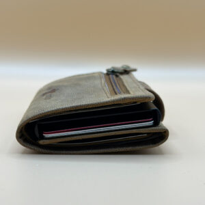 Stay organized in style with this personalized smart wallet. Featuring RFID protection, a coin pocket, and slim design – it's perfect for dads and men who value function and flair. #SlimWallet #RFIDSecure #GiftForMen #CustomGift2025 #LeatherStyle #MensWallet #PersonalizedEssentials #CoinPocketWallet #MinimalCarry #PortemonnaieTrend