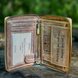 Chic meets functional in this handmade leather zip wallet. Customizable with initials, it’s perfect for both men and women. A stylish clutch or everyday essential with timeless elegance. #PersonalizedWallet #LeatherClutch #UnisexStyle #ZipWallet #HandmadeLuxury #CustomGifts #PortemonnaieDamen #PortemonnaieHerren #MinimalistAccessories #EtsyFinds