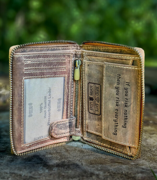 Chic meets functional in this handmade leather zip wallet. Customizable with initials, it’s perfect for both men and women. A stylish clutch or everyday essential with timeless elegance. #PersonalizedWallet #LeatherClutch #UnisexStyle #ZipWallet #HandmadeLuxury #CustomGifts #PortemonnaieDamen #PortemonnaieHerren #MinimalistAccessories #EtsyFinds