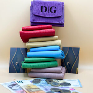Cute meets functional! This Custom Leather Coin Purse is a minimalist must-have. Personalize it with her initials to create a truly one-of-a-kind gift. Perfect for women who love practical beauty. #CustomCoinPurse #MinimalistStyle #GiftHerJoy #EverydayCarry #PersonalizedGiftIdeas #CuteAndCompact #LeatherLuxe #HolidayGifting