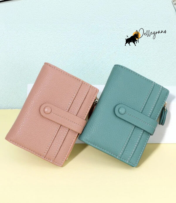 Elegant and timeless, this Personalized Women’s Leather Wallet is the perfect minimalist clutch. A thoughtful gift for mom, wife, or best friend—ideal for birthdays, anniversaries, or just because. #GiftForHer #LeatherWallet #MinimalistStyle #PersonalizedGift #ClutchPurse #MomGift #DamenGeschenk #BirthdayIdeas #LuxuryAccessories